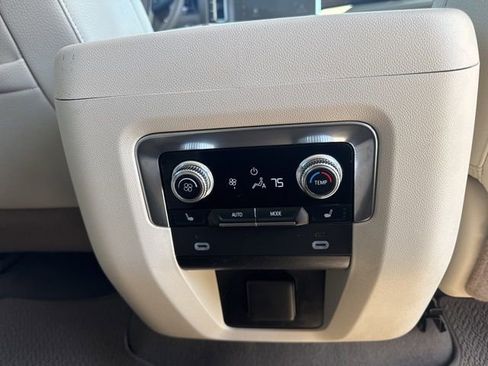 Used 2023 GMC Yukon XL Denali AWD/4WD image 16