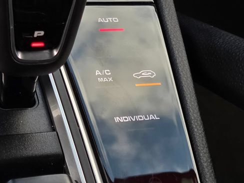 Used 2022 Porsche Cayenne AWD/4WD image 26