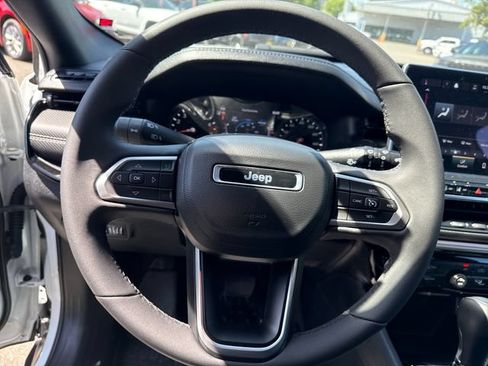 Used 2023 Jeep Compass Latitude AWD/4WD image 18
