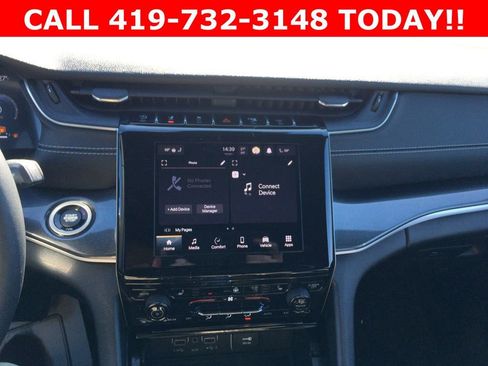 Used 2023 Jeep Grand Cherokee L Laredo image 22