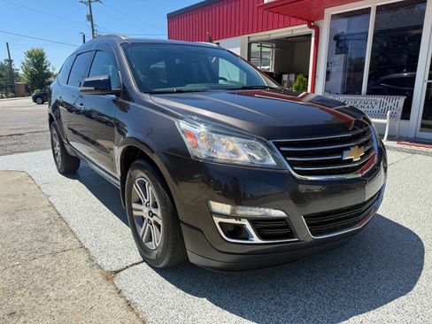 Used 2017 Chevrolet Traverse LT AWD/4WD image 16