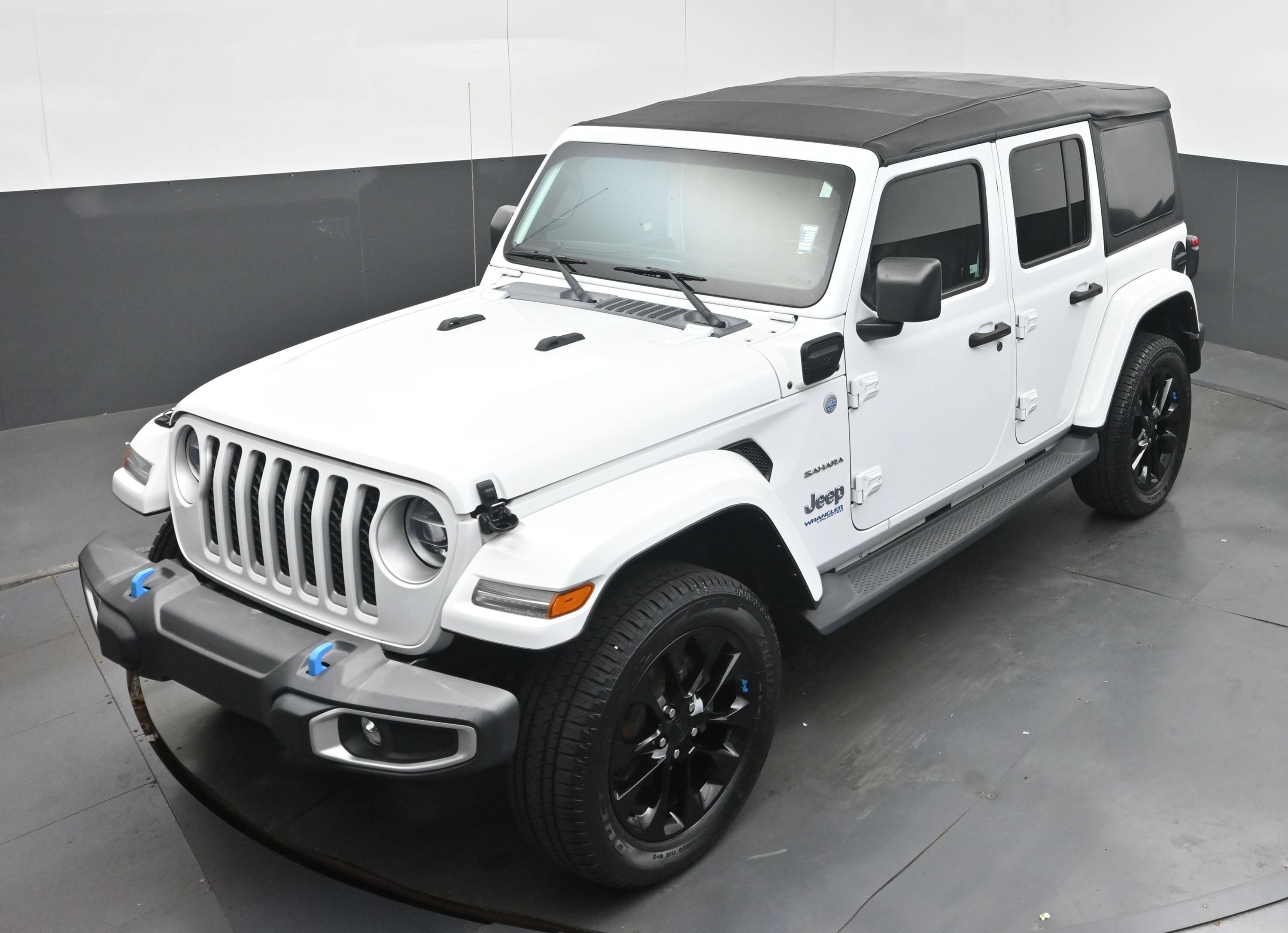 Used 2022 Jeep Wrangler Unlimited Sahara AWD/4WD image 21