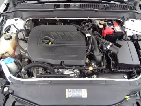 Used 2014 Ford Fusion SE w/ Equipment Group 202A image 9