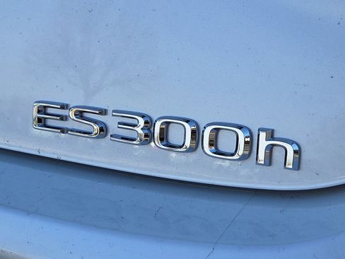 New 2025 Lexus ES 300h w/ Premium Package image 18