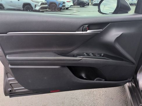 Used 2020 Toyota Camry SE image 10