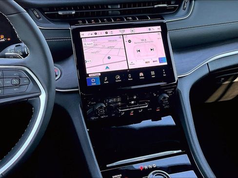 New 2025 Jeep Grand Cherokee Limited w/ Black Appearance Package AWD/4WD image 8