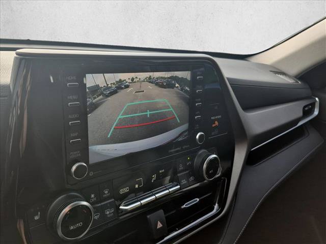 Used 2020 Toyota Highlander XLE FWD image 13