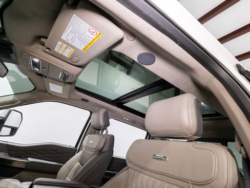 Used 2025 Ford F450 Platinum w/ Platinum Plus Package image 23