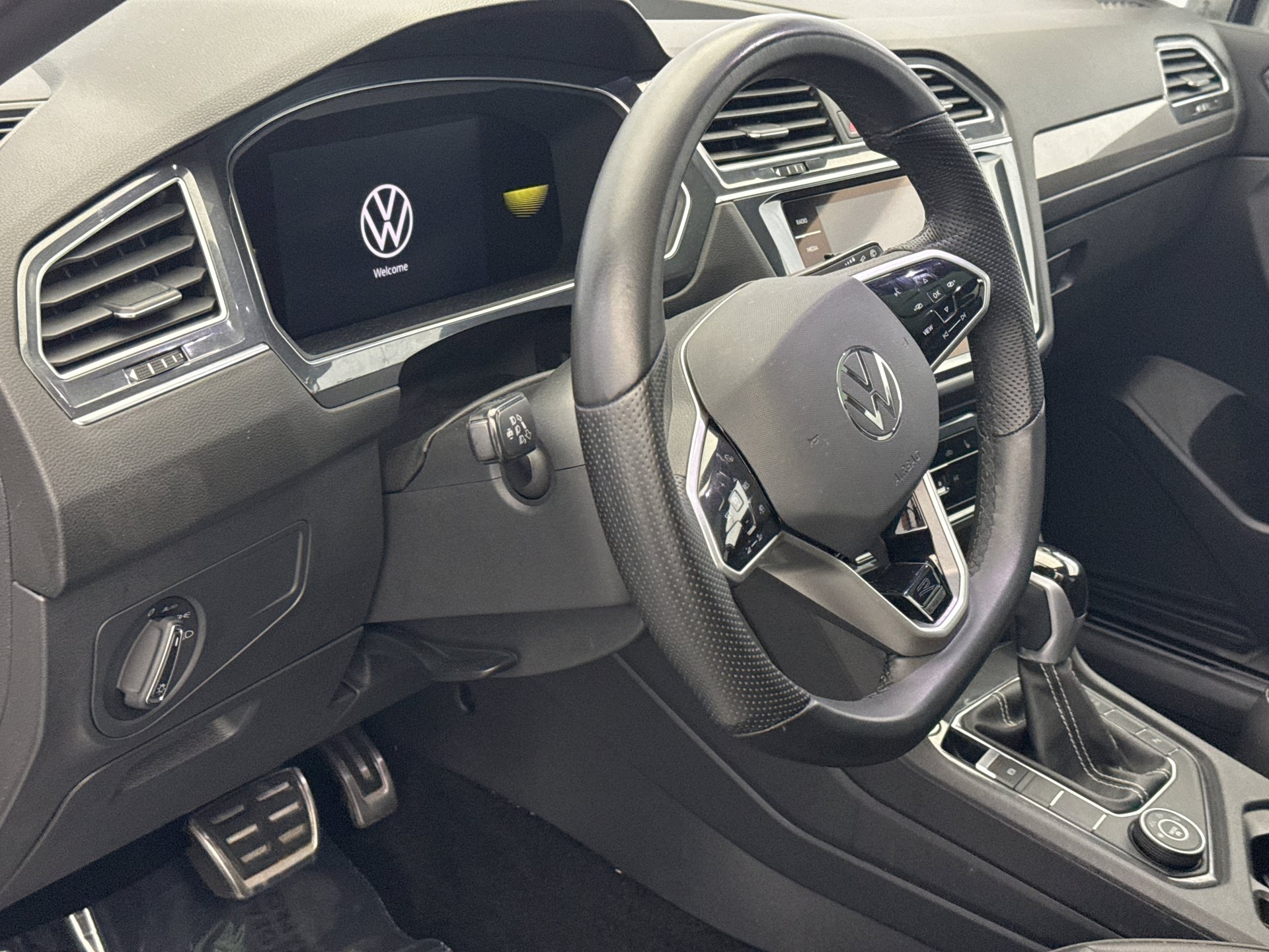 Used 2022 Volkswagen Tiguan SE R-Line AWD/4WD image 10