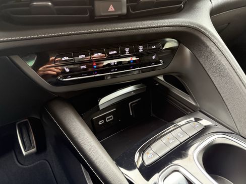 Used 2023 Buick Envision Essence w/ Sport Touring Package FWD image 30