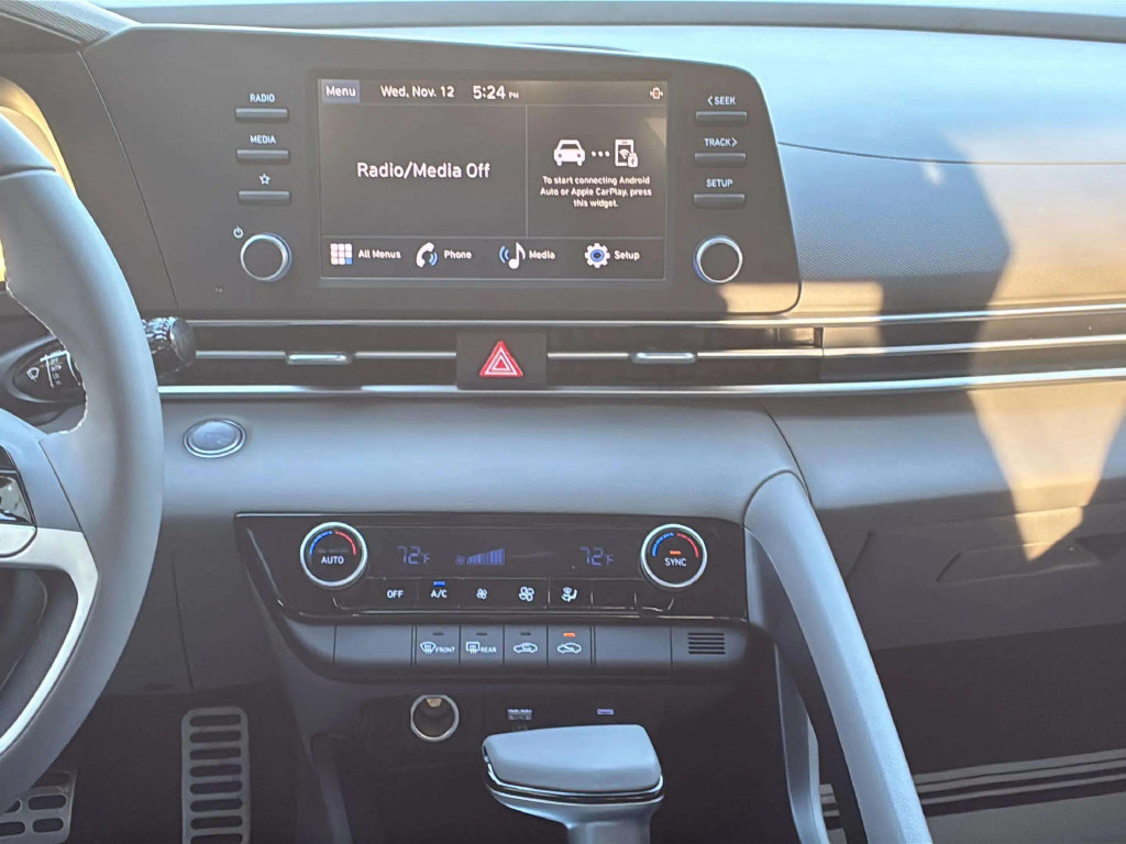 Used 2025 Hyundai Elantra Sport FWD image 18