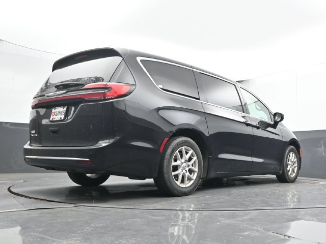 Used 2025 Chrysler Pacifica Select FWD image 46