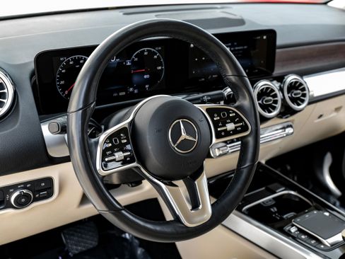 Used 2023 Mercedes-Benz EQB 300 4MATIC image 14