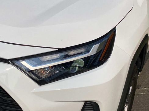 Used 2022 Toyota RAV4 XLE w/ Convenience Package AWD/4WD image 5