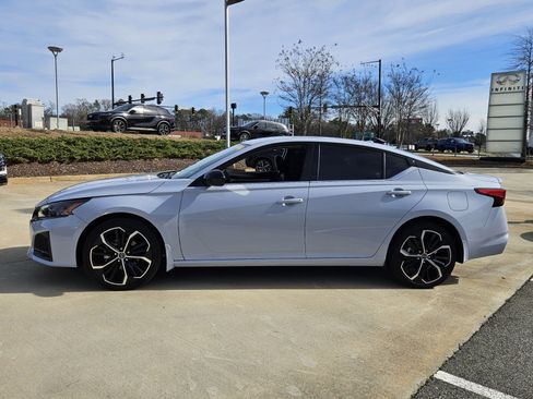 Used 2023 Nissan Altima 2.5 SR image 2