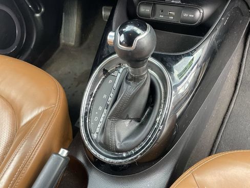 Used 2015 Kia Soul ! w/ Umber Package 1 FWD image 22