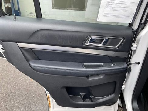Used 2018 Ford Explorer XLT w/ Equipment Group 202A image 27