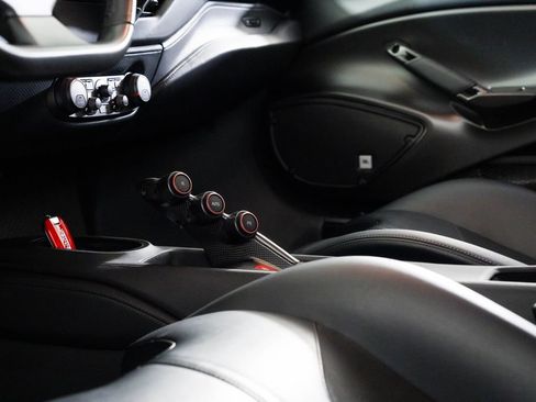 Used 2019 Ferrari 488 Pista Coupe image 6