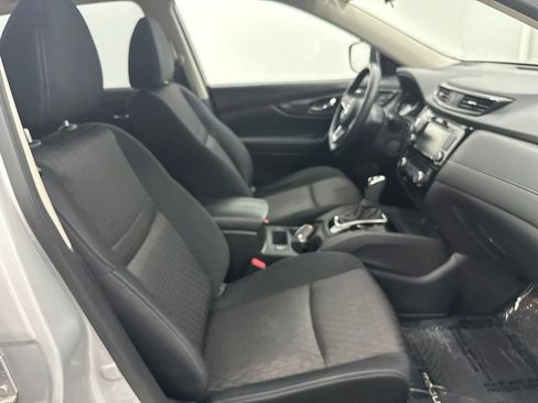 Used 2018 Nissan Rogue SV FWD image 25