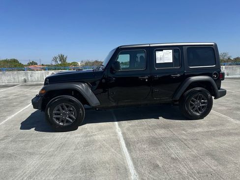 Used 2025 Jeep Wrangler Sport S image 15