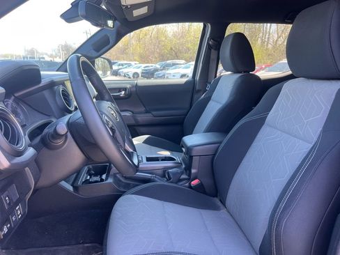Used 2023 Toyota Tacoma TRD Sport AWD/4WD image 3