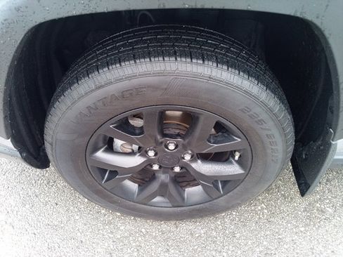 Used 2025 Toyota RAV4 LE image 9