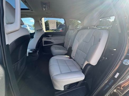 Used 2023 Kia Telluride EX w/ EX Captain's Chair Package image 22