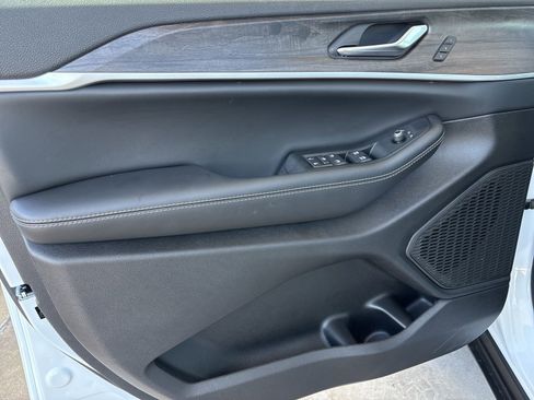 New 2025 Jeep Grand Cherokee L Limited w/ Luxury Tech Group II image 10