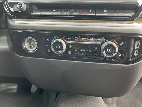 Used 2024 Chevrolet Silverado 1500 LT AWD/4WD image 17