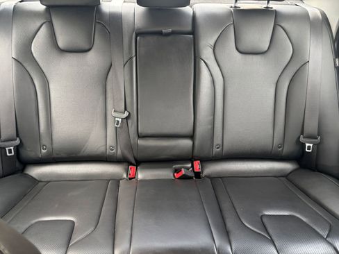 Used 2025 Hyundai Elantra Limited image 34