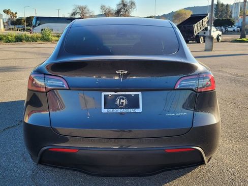 Used 2024 Tesla Model Y Long Range AWD/4WD image 5