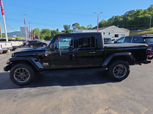 Used 2021 Jeep Gladiator Overland w/ Cold Weather Group AWD/4WD image 7