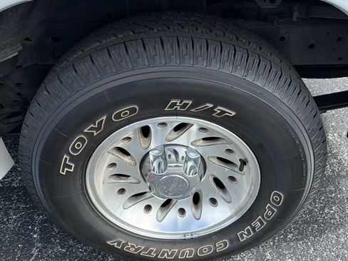 Used 2000 Ford Explorer XLS RWD image 9