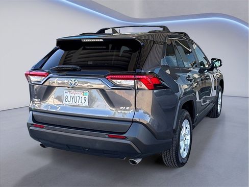 Used 2019 Toyota RAV4 XLE AWD/4WD image 6