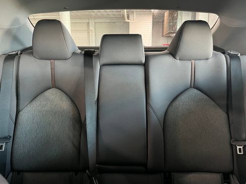 Used 2020 Toyota Camry LE FWD image 19