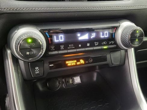 Used 2019 Toyota RAV4 XLE FWD image 30