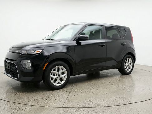 Used 2025 Kia Soul LX w/ LX Technology Package image 3