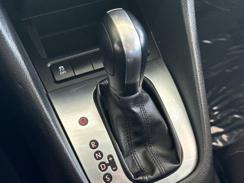 Used 2013 Volkswagen Golf 4-Door FWD image 19