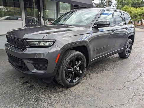 Used 2023 Jeep Grand Cherokee Altitude AWD/4WD image 1