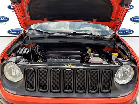 Used 2015 Jeep Renegade Latitude FWD image 27