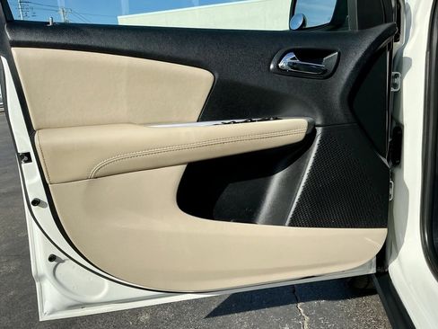 Used 2020 Dodge Journey SE image 42