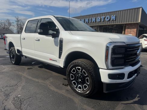 Used 2025 Ford F250 Platinum image 9