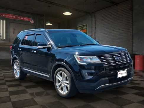 Used 2017 Ford Explorer Limited w/ Equipment Group 301A FWD image 2