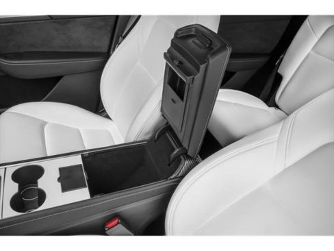 Used 2024 Tesla Model Y Long Range RWD image 14