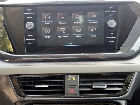 Used 2024 Volkswagen Taos SEL image 19