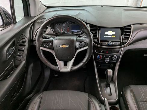 Used 2019 Chevrolet Trax LT w/ LT Convenience Package FWD image 21