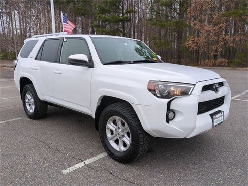 Used 2016 Toyota 4Runner SR5 image 2