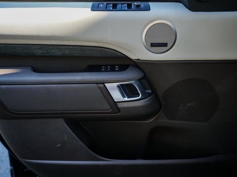 Used 2019 Land Rover Discovery HSE image 37