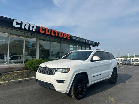 Used 2018 Jeep Grand Cherokee Altitude AWD/4WD image 1