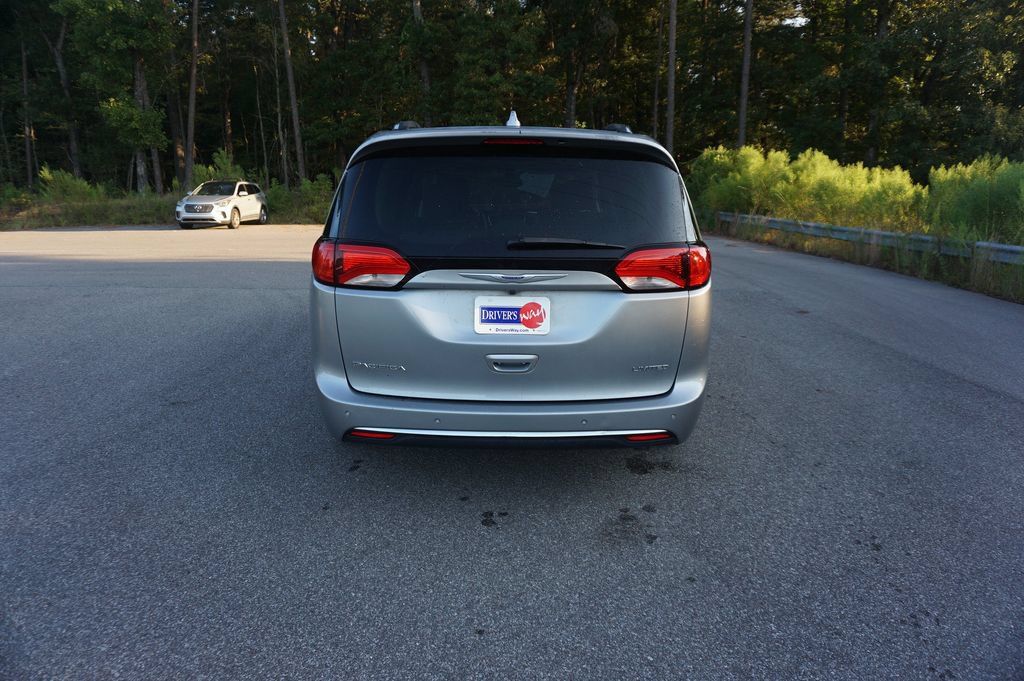 Used 2020 Chrysler Pacifica Limited FWD image 27